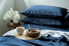 Charger l&#39;image dans la galerie, Français parure france 100% coton longues fibres avec satin de coton 500 fils couleur bleu nuit
